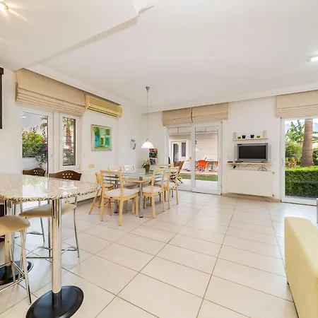 Central Villa With Garden And Pool In Kemer Villa