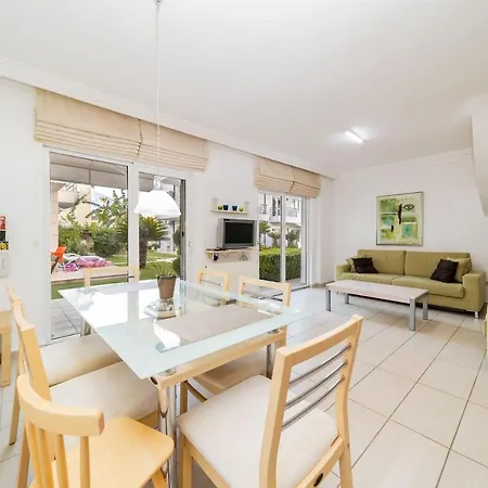 Villa Central Villa With Garden And Pool In Kemer *