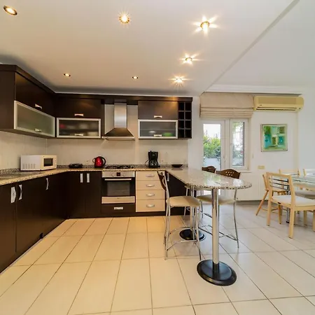 Central Villa With Garden And Pool In Kemer Villa