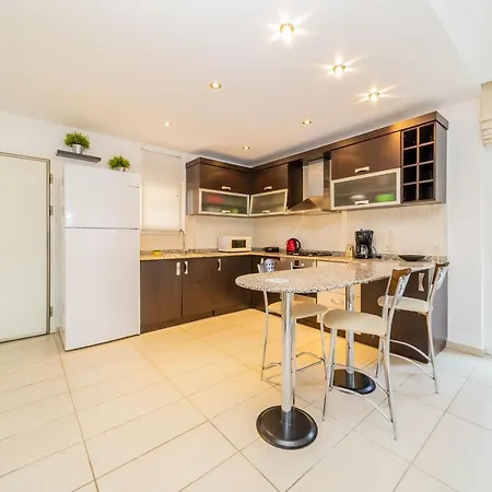 Central Villa With Garden And Pool In Kemer *