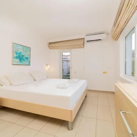 Central Villa With Garden And Pool In Kemer Villa