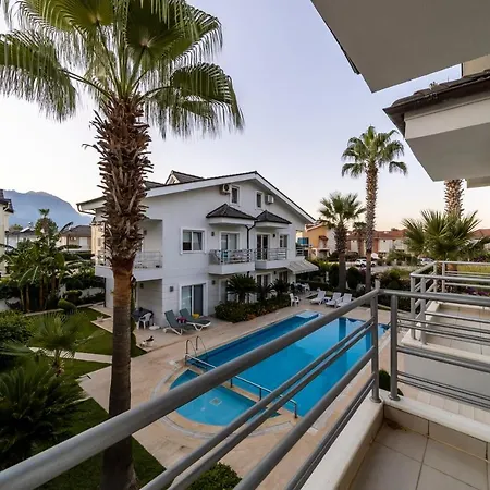 Central Villa With Garden And Pool In Kemer *