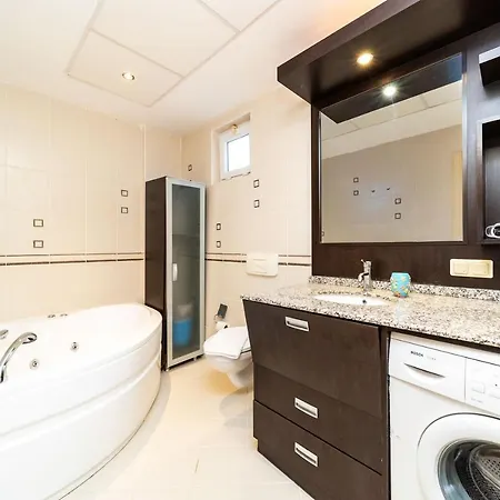 Villa Central Villa With Garden And Pool In Kemer *